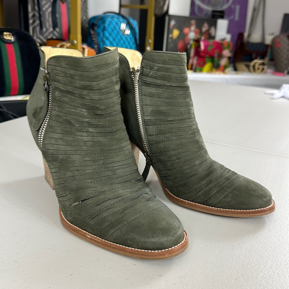 PRE OWNED Paul Green Malibu Sliced Double Zip Ankle Boots in Green